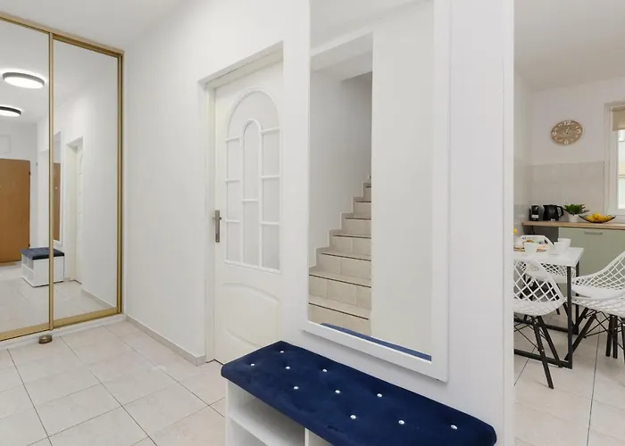 Metro Bemowo Two-storey Pelczynskiego By Renters Апартаменты *