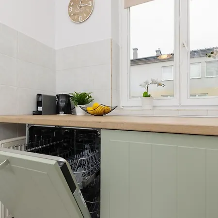 Metro Bemowo Two-storey Pelczynskiego By Renters Varsovia