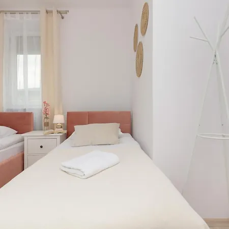 Apartmán Metro Bemowo Two-storey Pelczynskiego By Renters