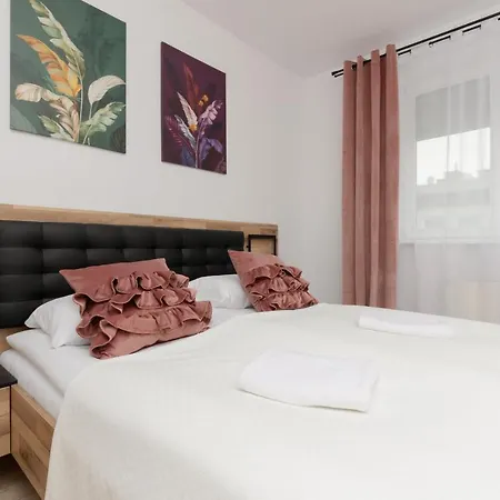 Metro Bemowo Two-storey Pelczynskiego By Renters Apartmán *