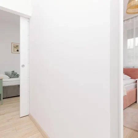 Metro Bemowo Two-storey Pelczynskiego By Renters דירה ורשה