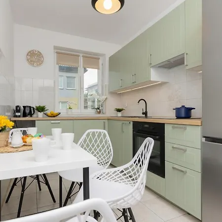 Metro Bemowo Two-storey Pelczynskiego By Renters * ורשה