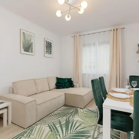 Metro Bemowo Two-storey Pelczynskiego By Renters Warschau